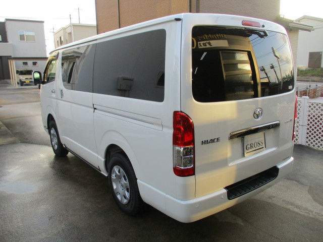 トヨタ　ハイエース　カーフィルム